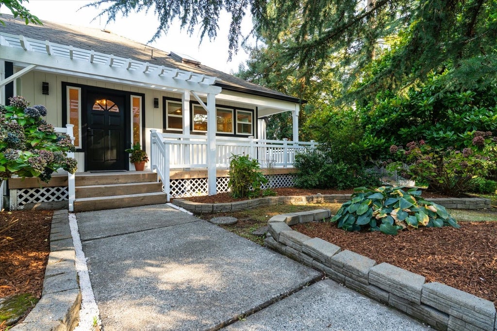 Photo of 14025 SE 197th Place, Renton, WA 98058 (MLS # 2596832)