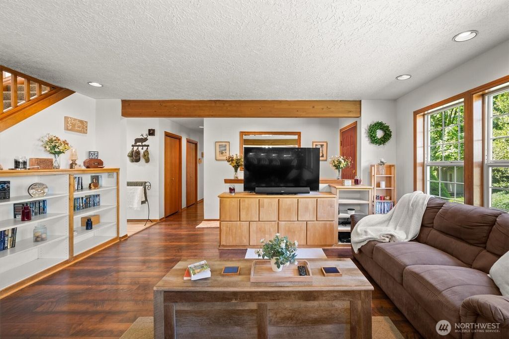 Photo of 672 Walker Road, Kelso, WA 98626 (MLS # 2517085)