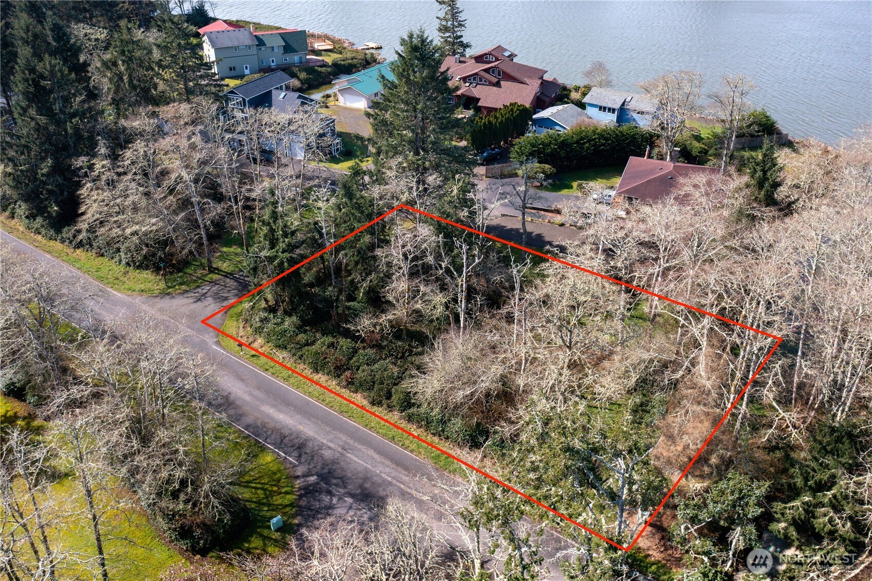 698 Fern Court SE