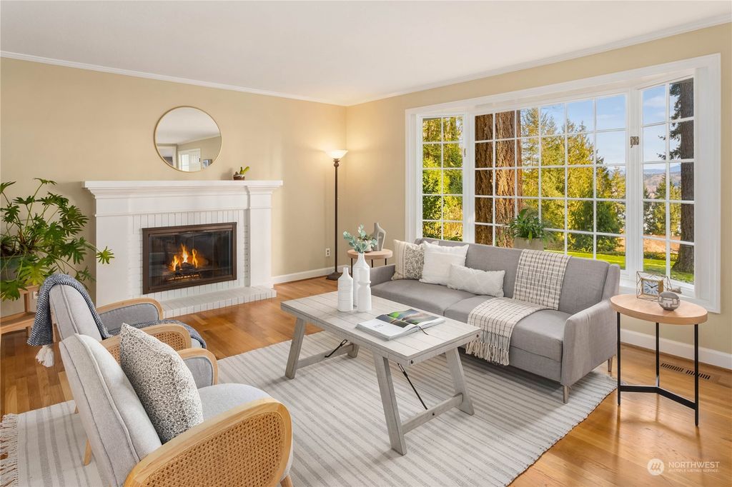 Photo of 706 177th Lane NE, Bellevue, WA 98008 (MLS # 2207714)