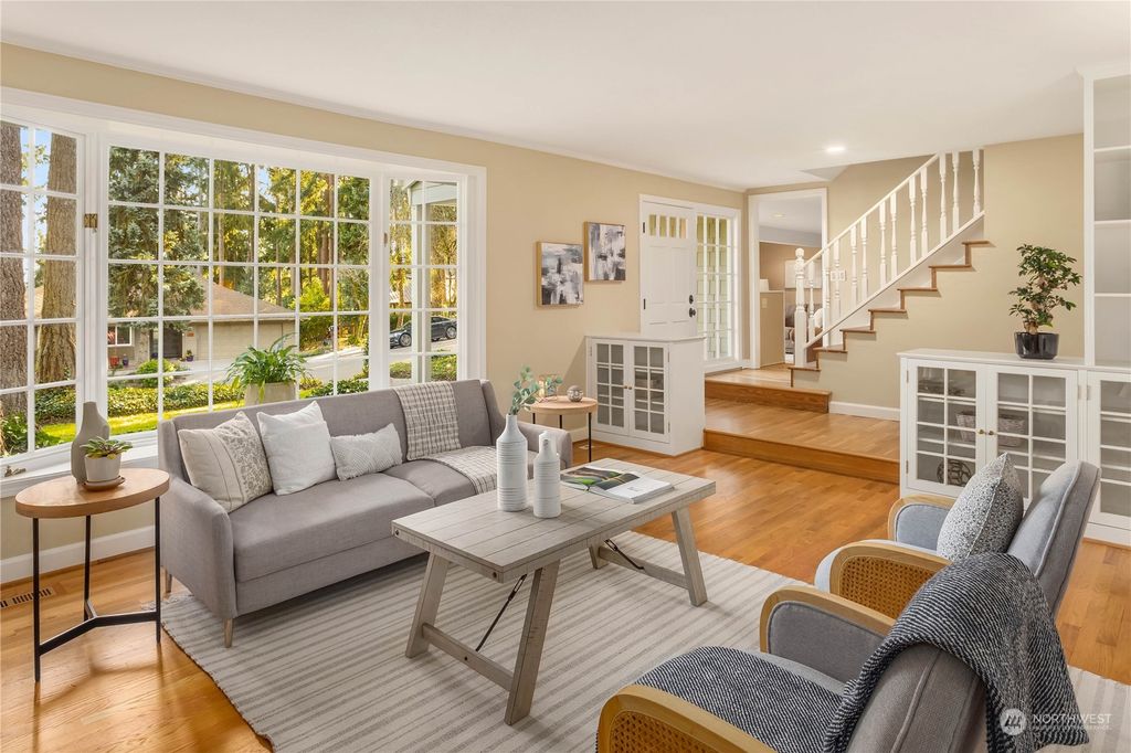 Photo of 706 177th Lane NE, Bellevue, WA 98008 (MLS # 2207714)