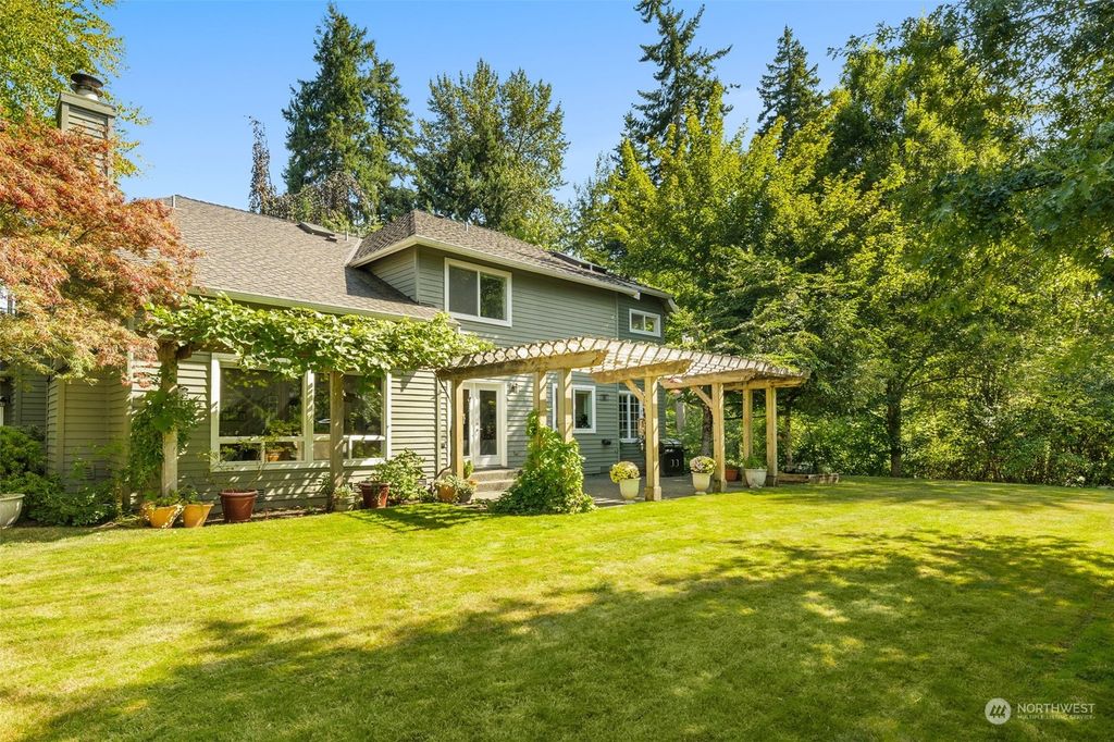 Photo of 16727 SE 48th Place, Bellevue, WA 98006 (MLS # 2223028)