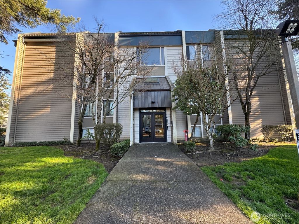 Photo of 611 SW 5th Court #A202, Renton, WA 98057 (MLS # 2441704)