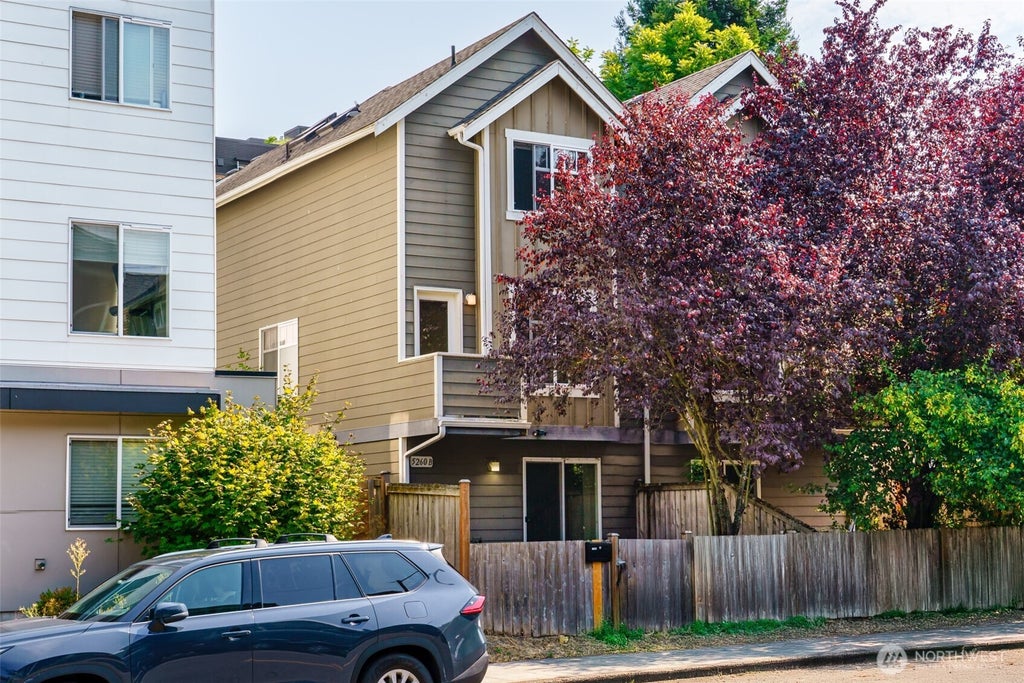 Photo of 5260 Brooklyn Avenue NE #B, Seattle, WA 98105 (MLS # 2580581)