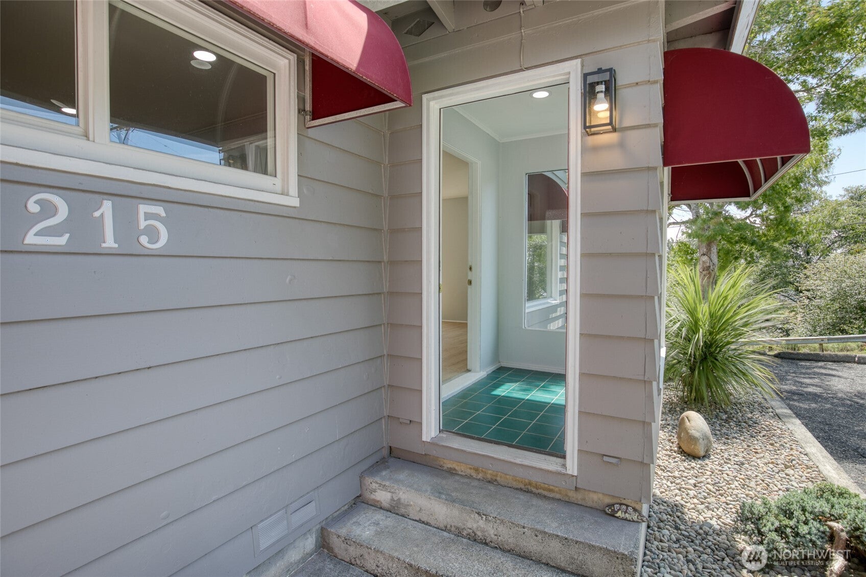 215 W Chenault Avenue