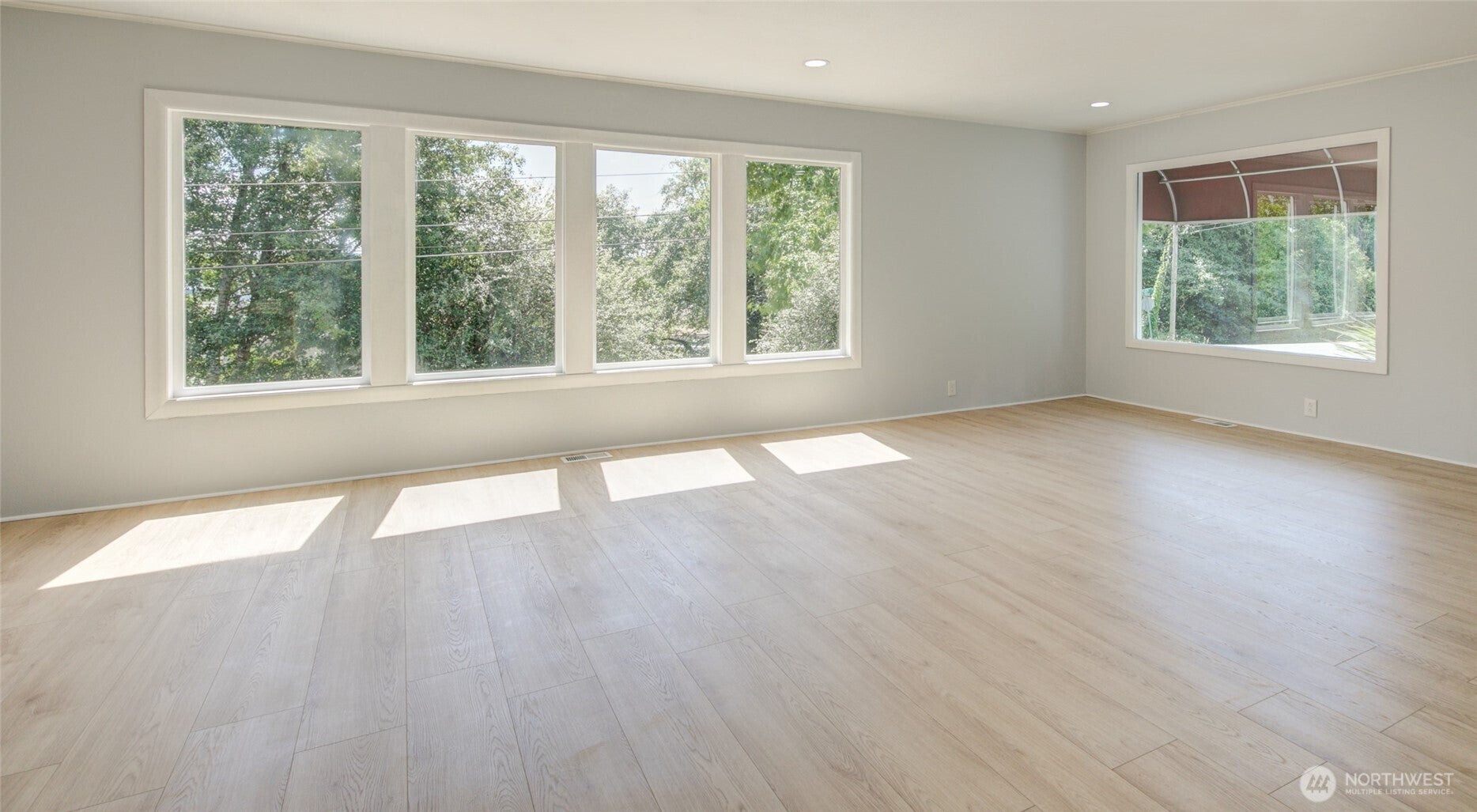 215 W Chenault Avenue