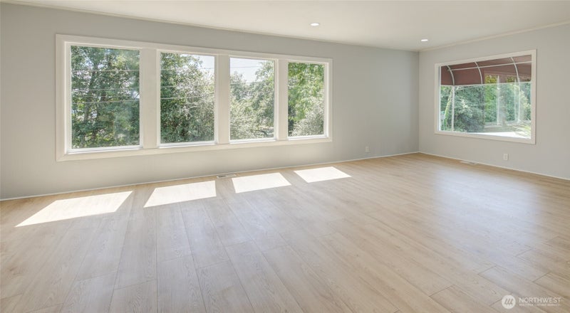 215 W Chenault Avenue