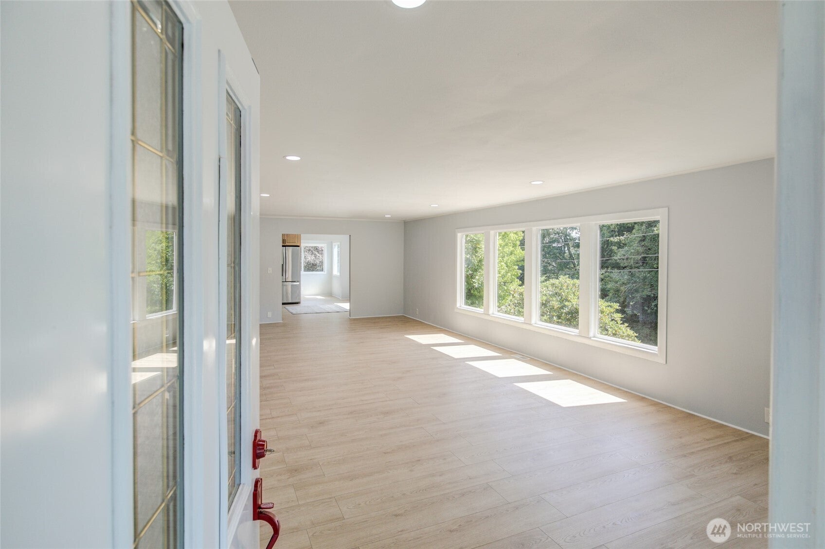 215 W Chenault Avenue