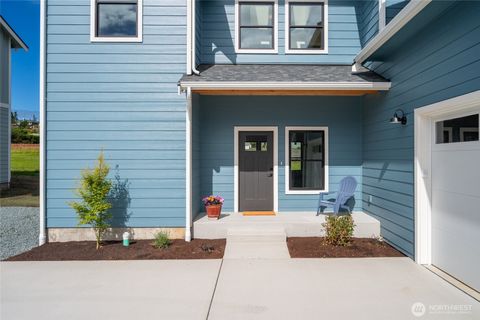 Photo of 2914 K Avenue, Anacortes, WA 98221 (MLS # 2555530)