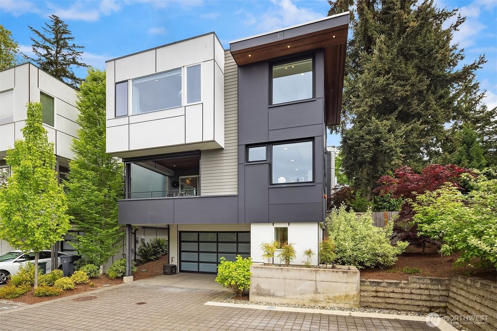 Photo of 11707 NE 78th Court #2, Kirkland, WA 98033 (MLS # 2372659)