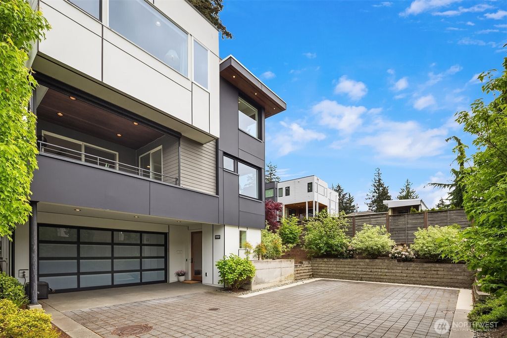 Photo of 11707 NE 78th Court #2, Kirkland, WA 98033 (MLS # 2372659)