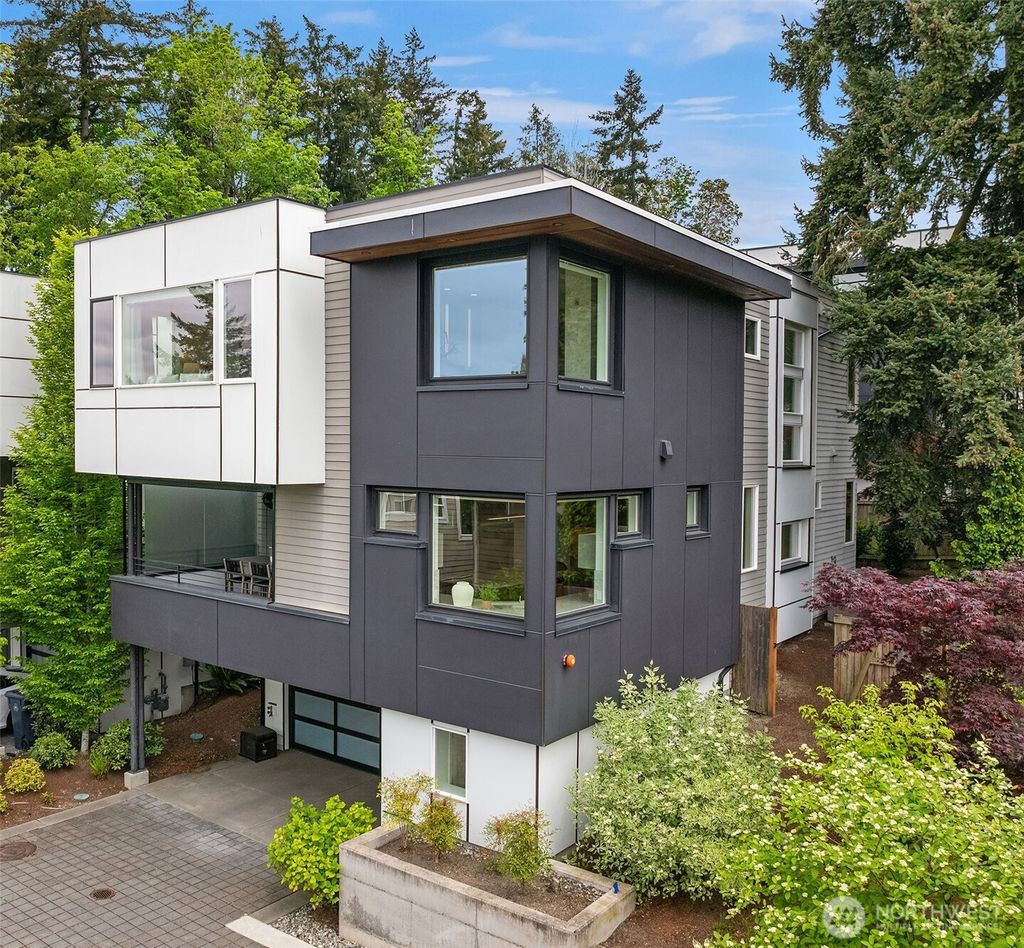 Photo of 11707 NE 78th Court #2, Kirkland, WA 98033 (MLS # 2372659)