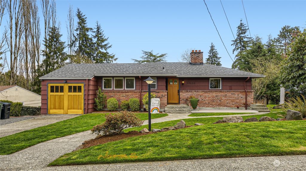Photo of 9520 44th Avenue NE, Seattle, WA 98115 (MLS # 2055420)