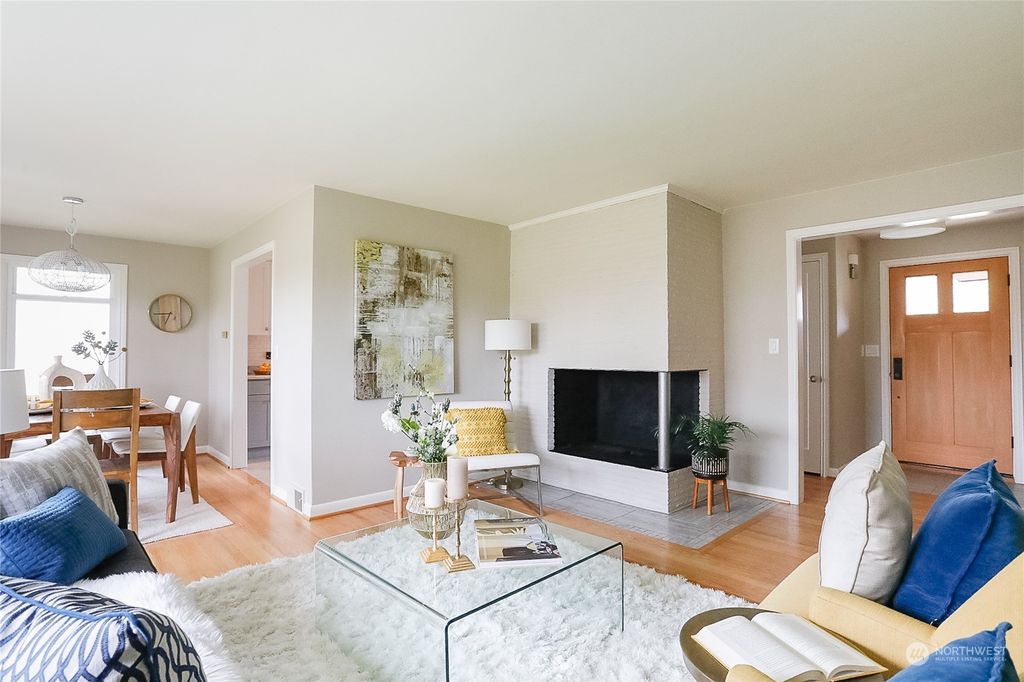 Photo of 9520 44th Avenue NE, Seattle, WA 98115 (MLS # 2055420)