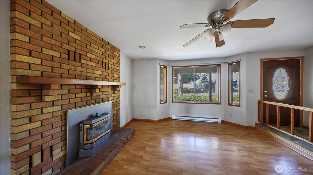 Photo of 368 NW Columbia Drive, Oak Harbor, WA 98277 (MLS # 2554823)