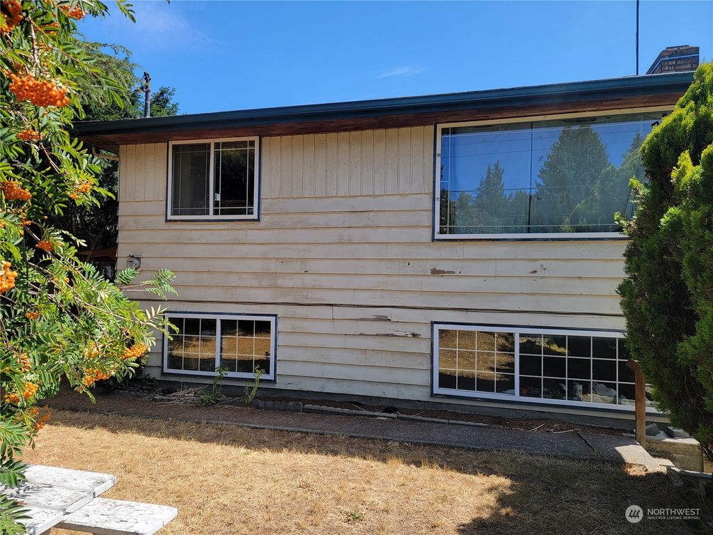 Photo of 7530 43rd Avenue NE, Seattle, WA 98115 (MLS # 2282123)