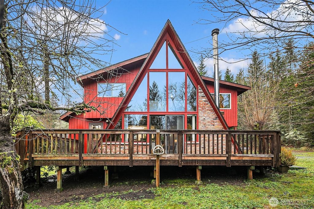 Photo of 41126 SE 81st St St, Snoqualmie, WA 98065 (MLS # 2364065)