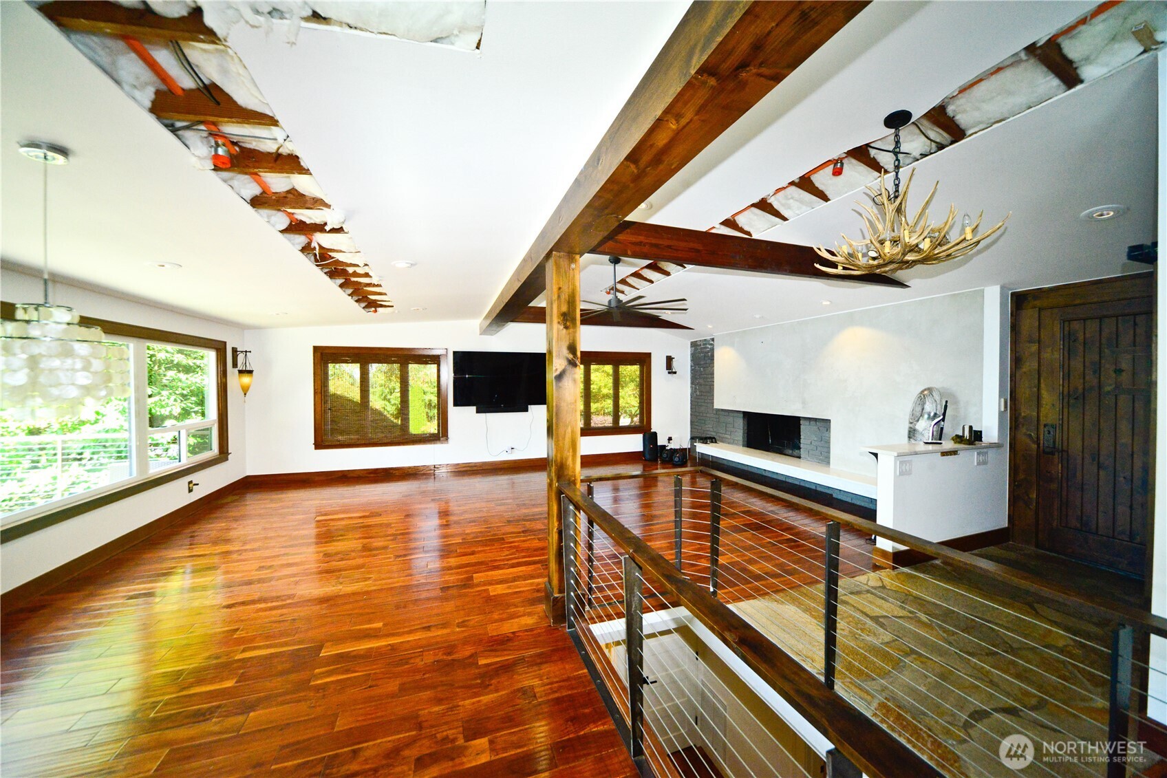 Kirkland, Washington, 98033, United States, 3 Bedrooms Bedrooms, ,3 BathroomsBathrooms,Residential,Active,1945839