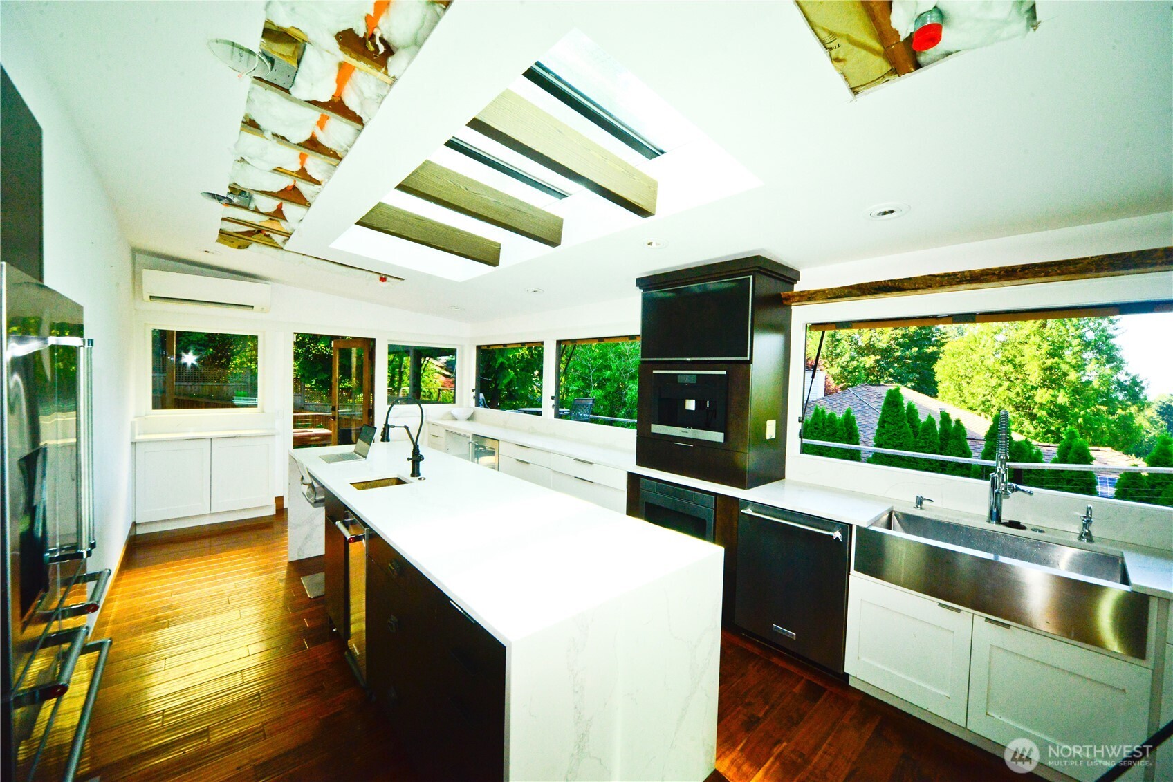 Kirkland, Washington, 98033, United States, 3 Bedrooms Bedrooms, ,3 BathroomsBathrooms,Residential,Active,1945839