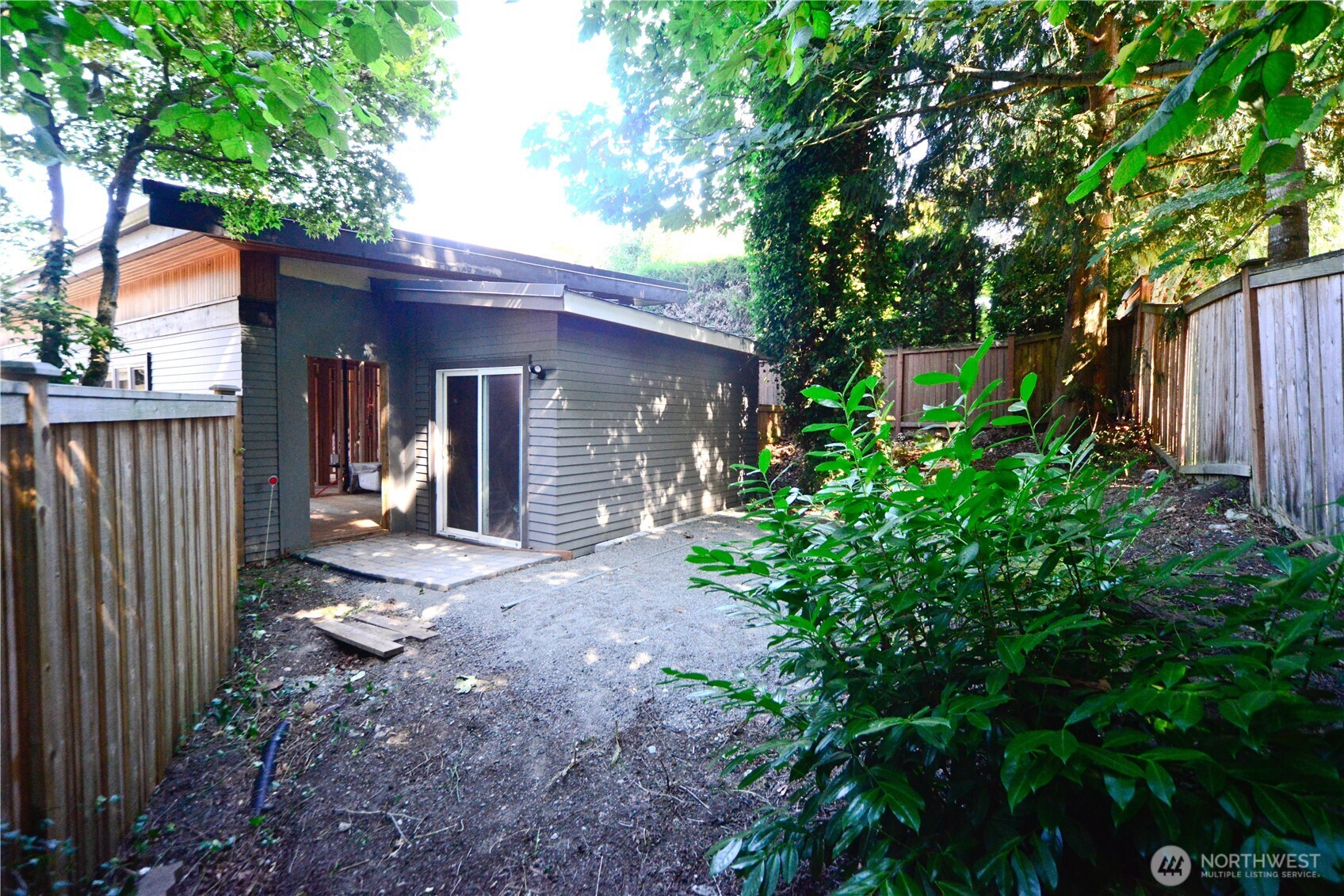 Kirkland, Washington, 98033, United States, 3 Bedrooms Bedrooms, ,3 BathroomsBathrooms,Residential,Active,1945839