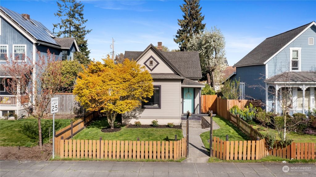 Photo of 2227 Oakes Avenue, Everett, WA 98201 (MLS # 2058547)