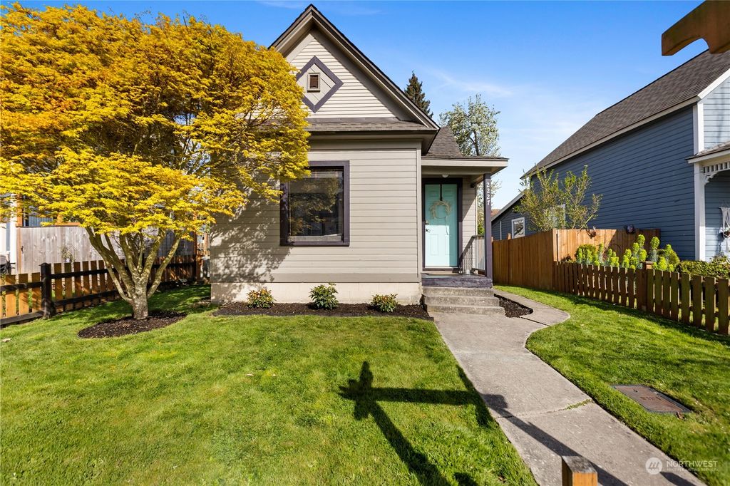 Photo of 2227 Oakes Avenue, Everett, WA 98201 (MLS # 2058547)