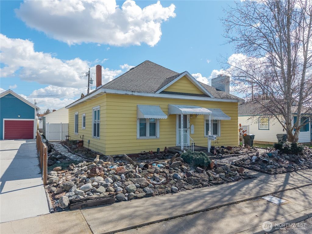 Photo of 105 W 9th Avenue, Ritzville, WA 99169 (MLS # 2493413)