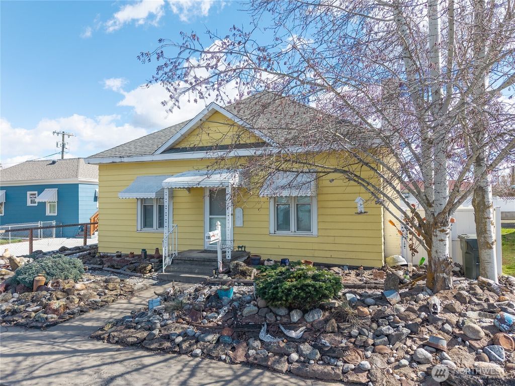 Photo of 105 W 9th Avenue, Ritzville, WA 99169 (MLS # 2493413)