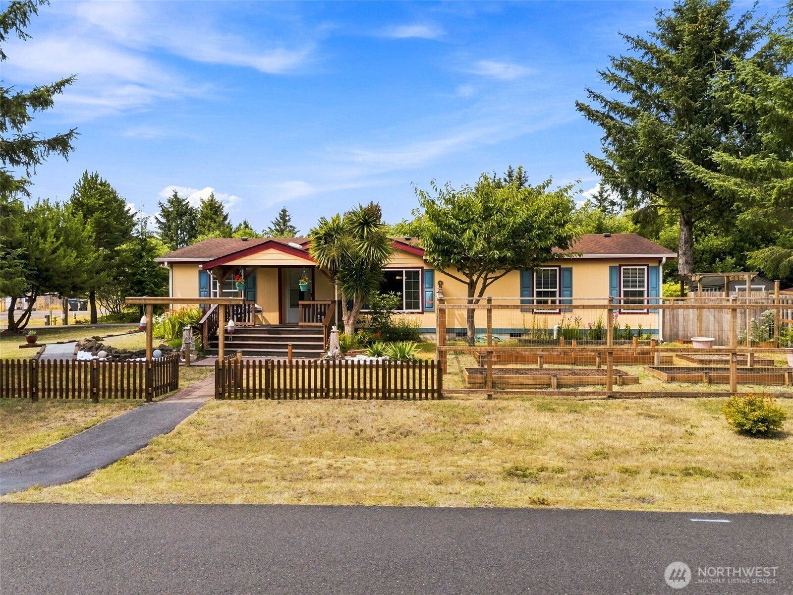 700 Island Circle SE