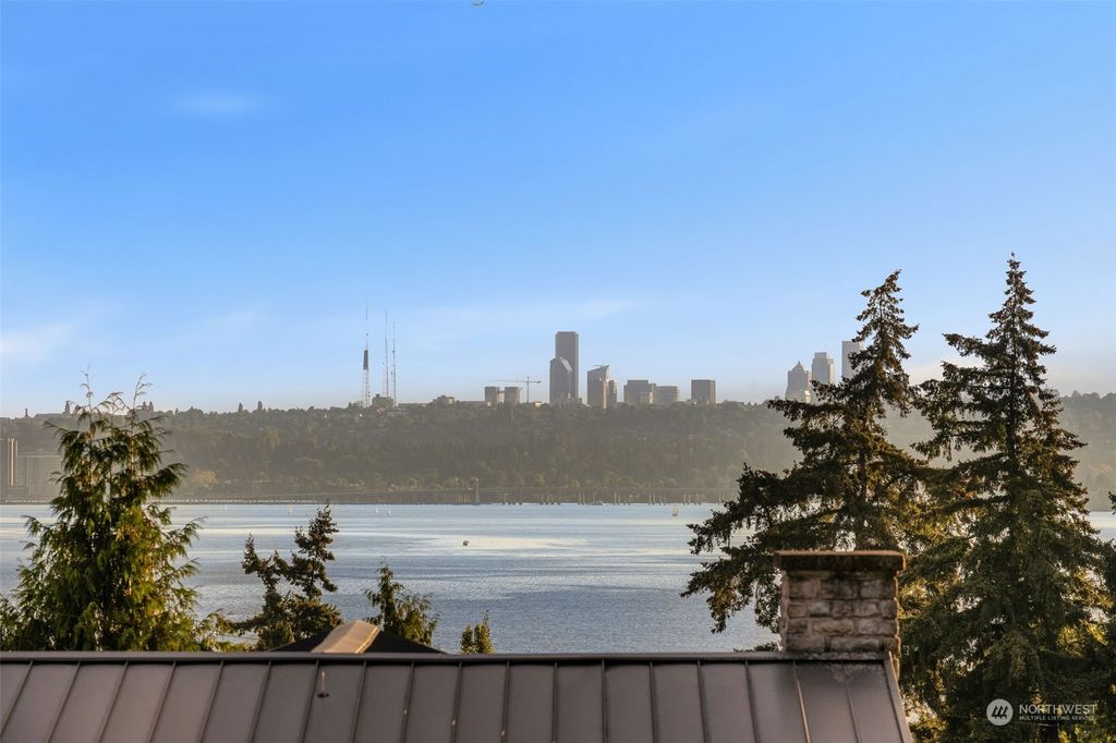 Photo of 537 16th Avenue W, Kirkland, WA 98033 (MLS # 2290958)