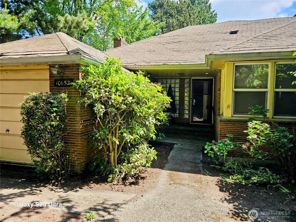 Photo of 10652 Des Moines Memorial Drive S, Seattle, WA 98168 (MLS # 2377958)
