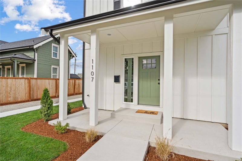 1107 E 64th Street