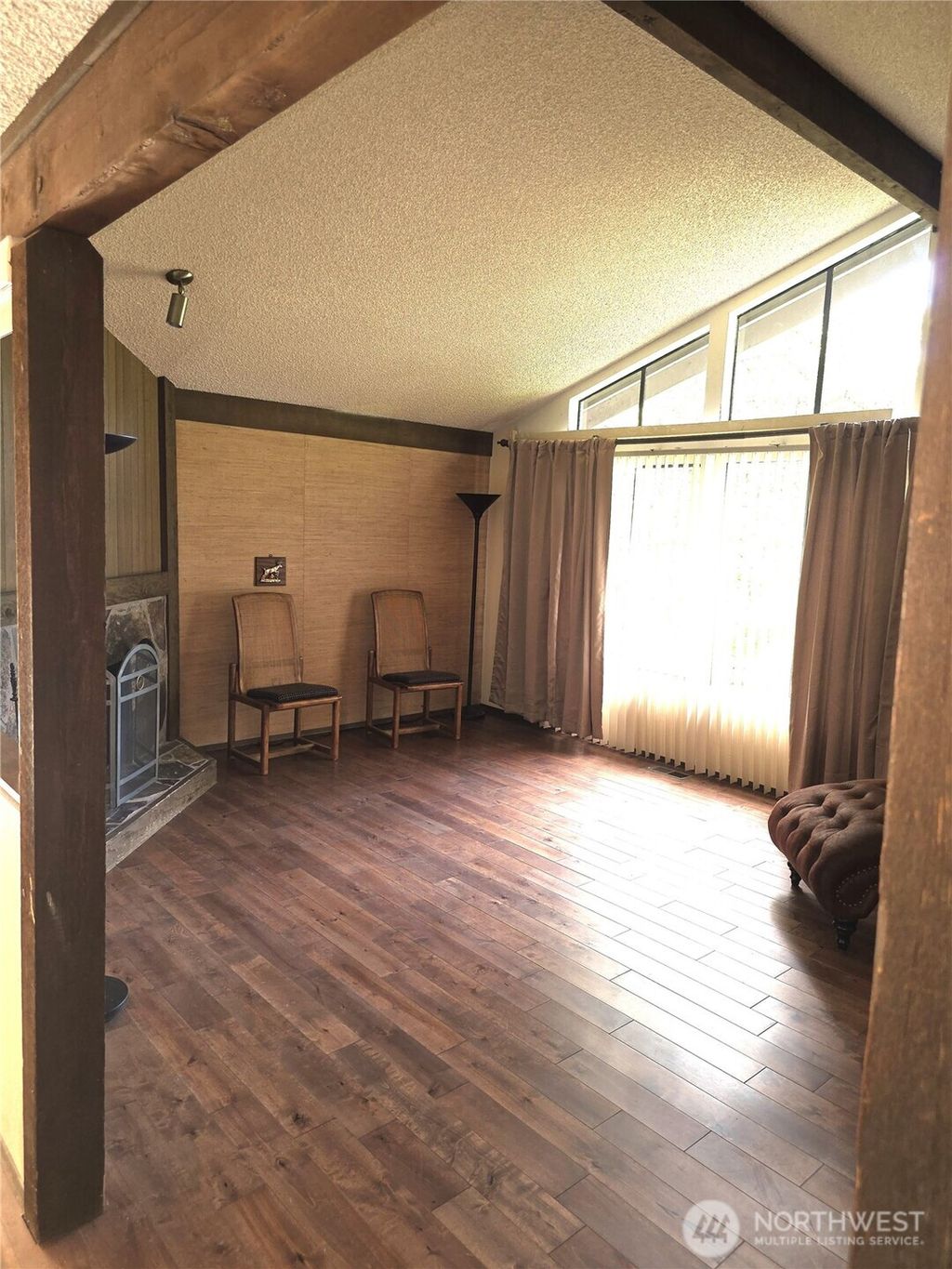 Photo of 16632 157th Court SE, Renton, WA 98058 (MLS # 2442303)