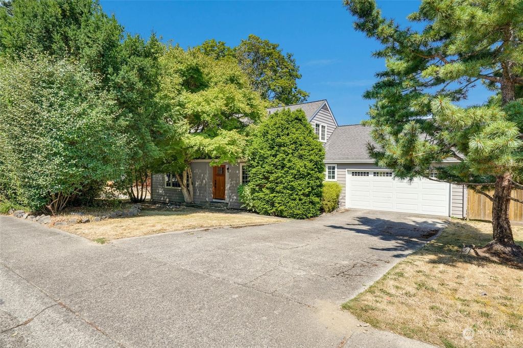 Photo of 13804 SE Fairwood Boulevard, Renton, WA 98058 (MLS # 2271911)