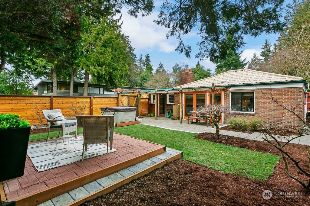 Photo of 11003 Sand Point Way NE, Seattle, WA 98125 (MLS # 2048182)