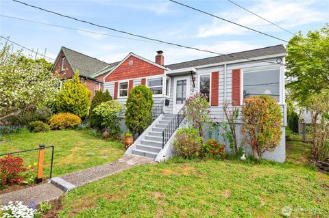 Photo of 1110 Hayward Avenue, Bremerton, WA 98310 (MLS # 2510529)