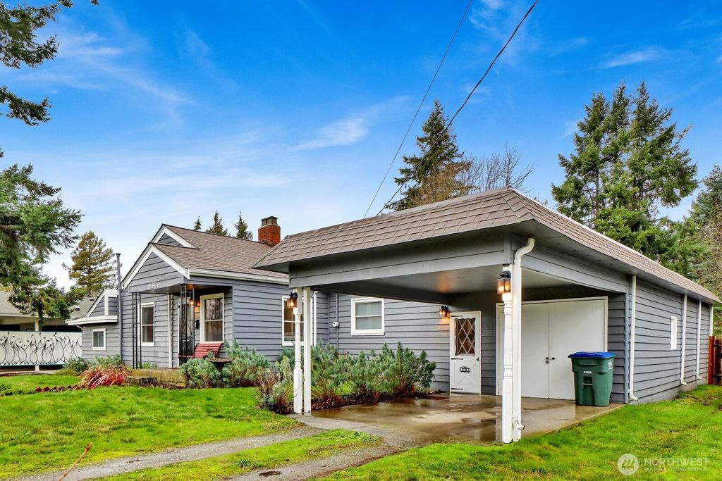 Photo of 1306 W Oregon Street, Bellingham, WA 98225 (MLS # 2467432)