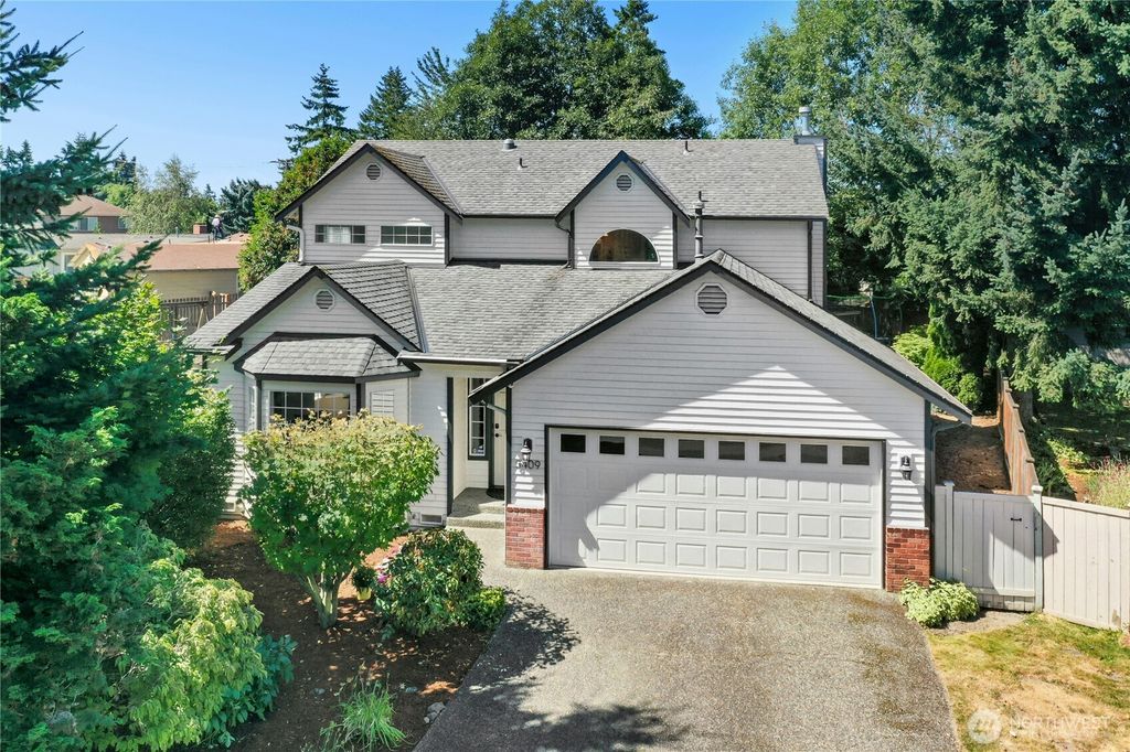 Photo of 8409 NE 129th Place, Kirkland, WA 98034 (MLS # 2407156)