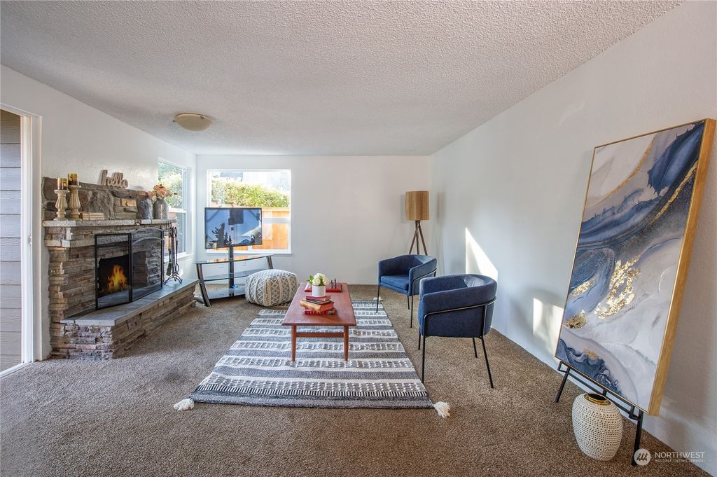 Photo of 820 Cady Road #H104, Everett, WA 98203 (MLS # 2017102)