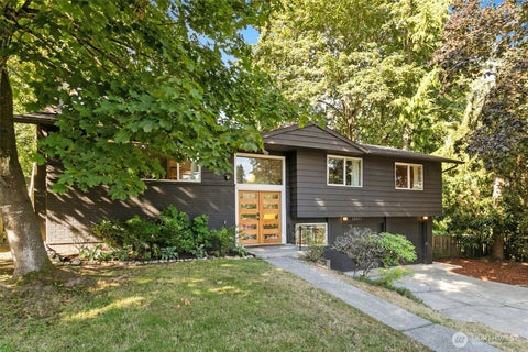 Photo of 20417 55th Place NE, Lake Forest Park, WA 98155 (MLS # 2573409)