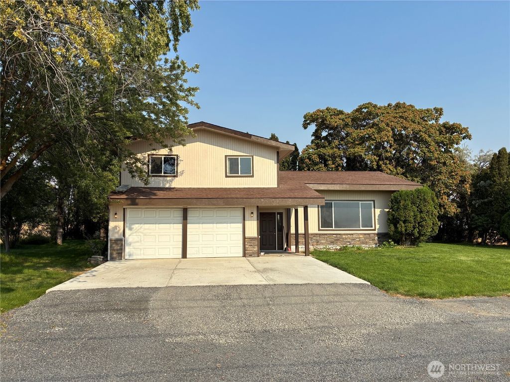 Photo of 6400 Rd. 3 NE, Moses Lake, WA 98837 (MLS # 2458091)