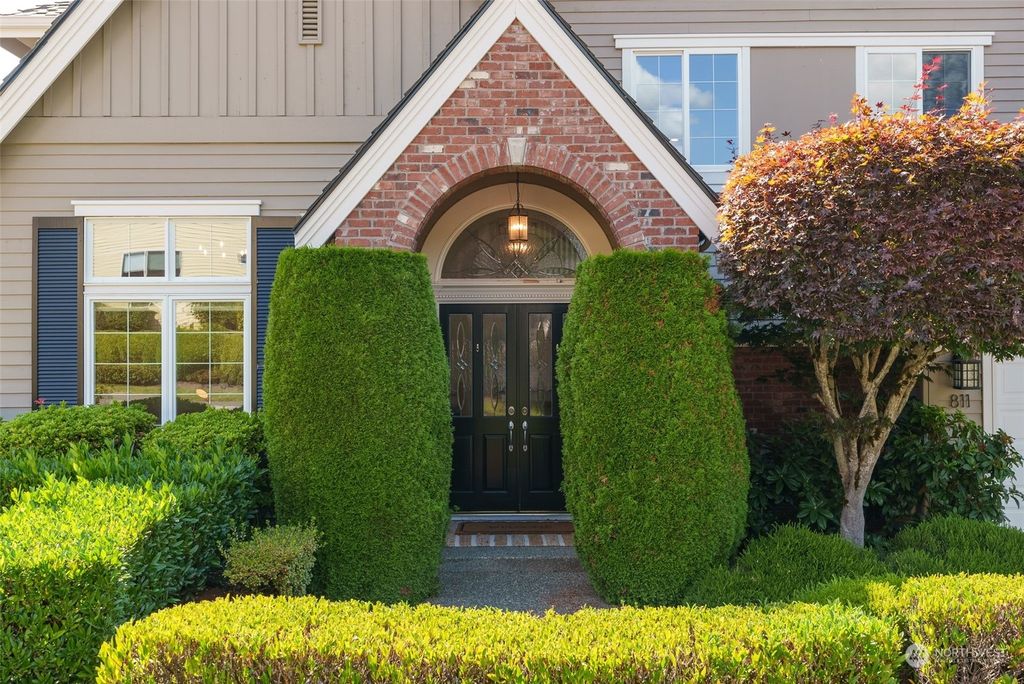 Photo of 811 198th Place SE, Sammamish, WA 98075 (MLS # 2143076)