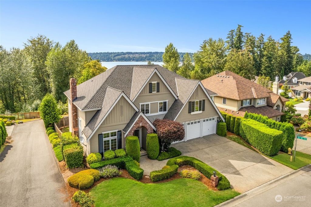 Photo of 811 198th Place SE, Sammamish, WA 98075 (MLS # 2143076)