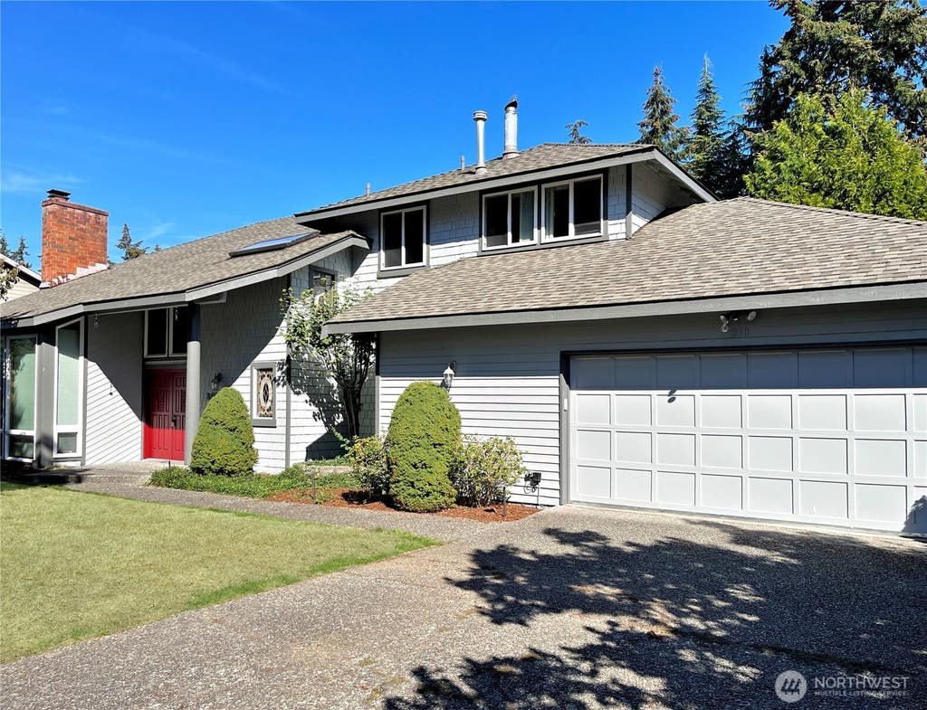 Photo of 210 141st Avenue NE, Bellevue, WA 98007 (MLS # 2543568)