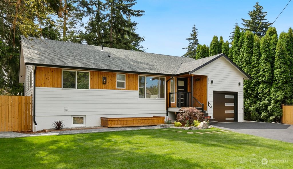 Photo of 521 NE 123rd Street, Seattle, WA 98125 (MLS # 2324550)