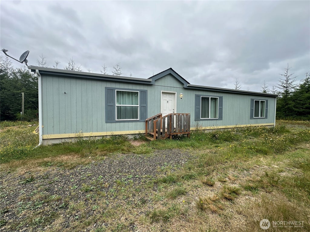 Photo of 46 Copalis Beach Road, Copalis Beach, WA 98535 (MLS # 2569559)