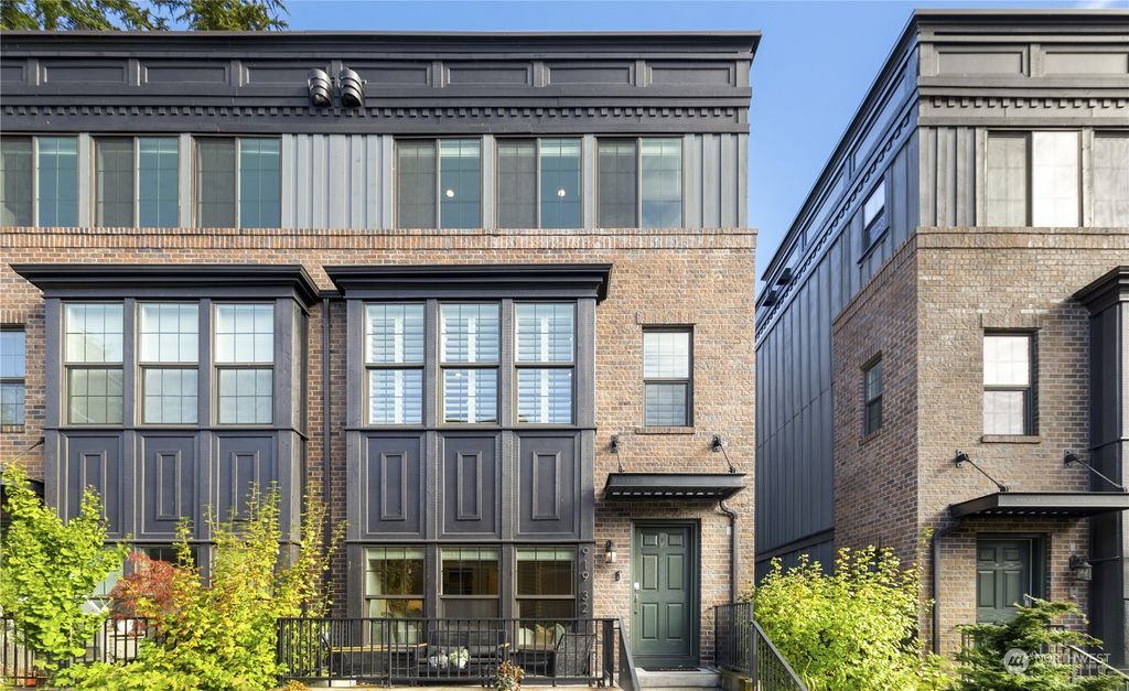 Photo of 919 W McGraw Street #32, Seattle, WA 98119 (MLS # 2304351)