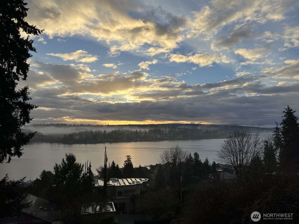 Photo of 11324 83rd Place NE, Kirkland, WA 98034 (MLS # 2495564)