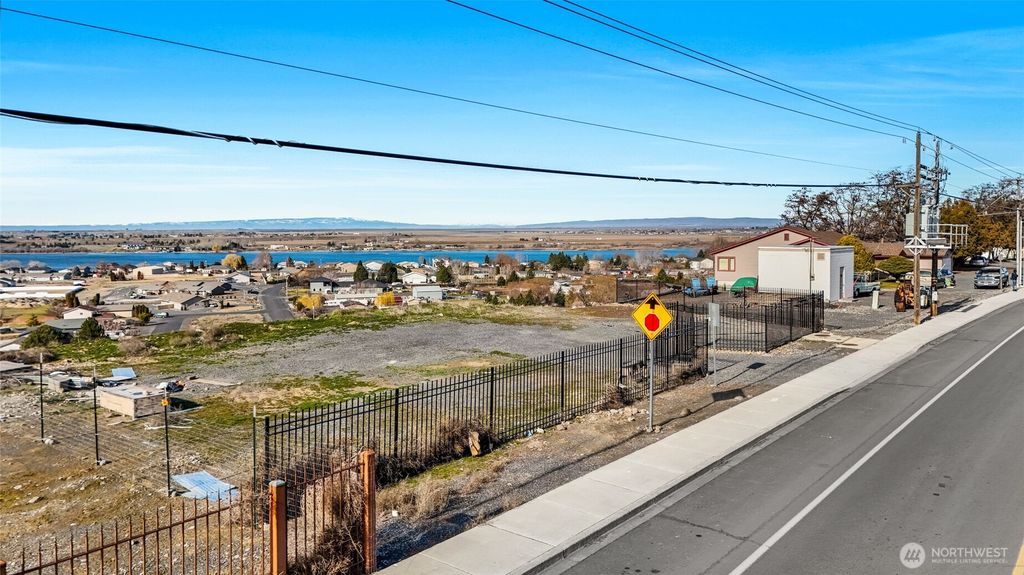 Photo of 4994 Airway Drive NE, Moses Lake, WA 98837 (MLS # 2485454)