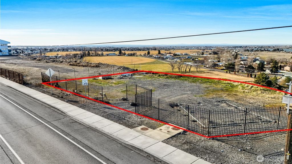 Photo of 4994 Airway Drive NE, Moses Lake, WA 98837 (MLS # 2485454)